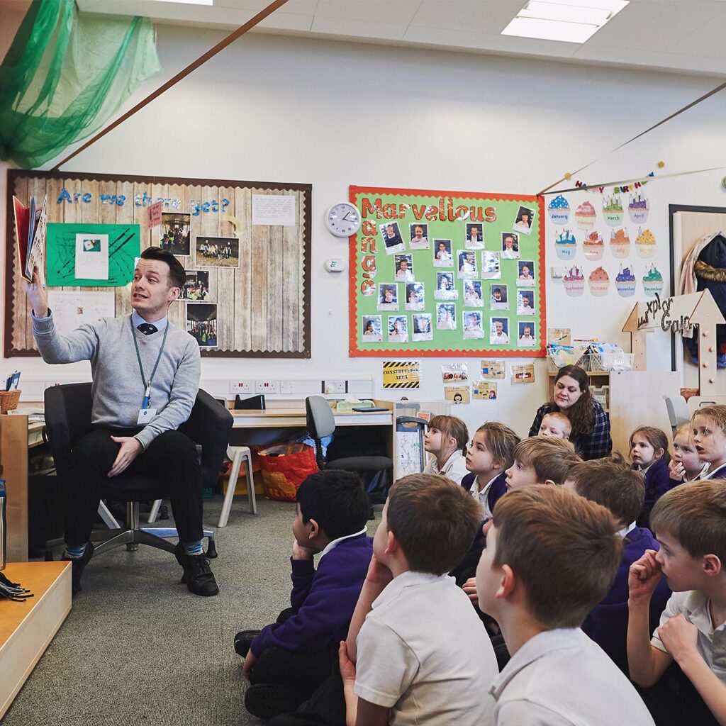 20 Teaching Education 1280 X 1280 88 teacher teaching to a class full of primary school students