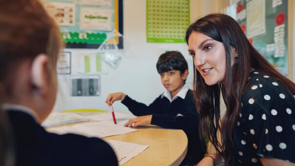 teacher talking to primary students