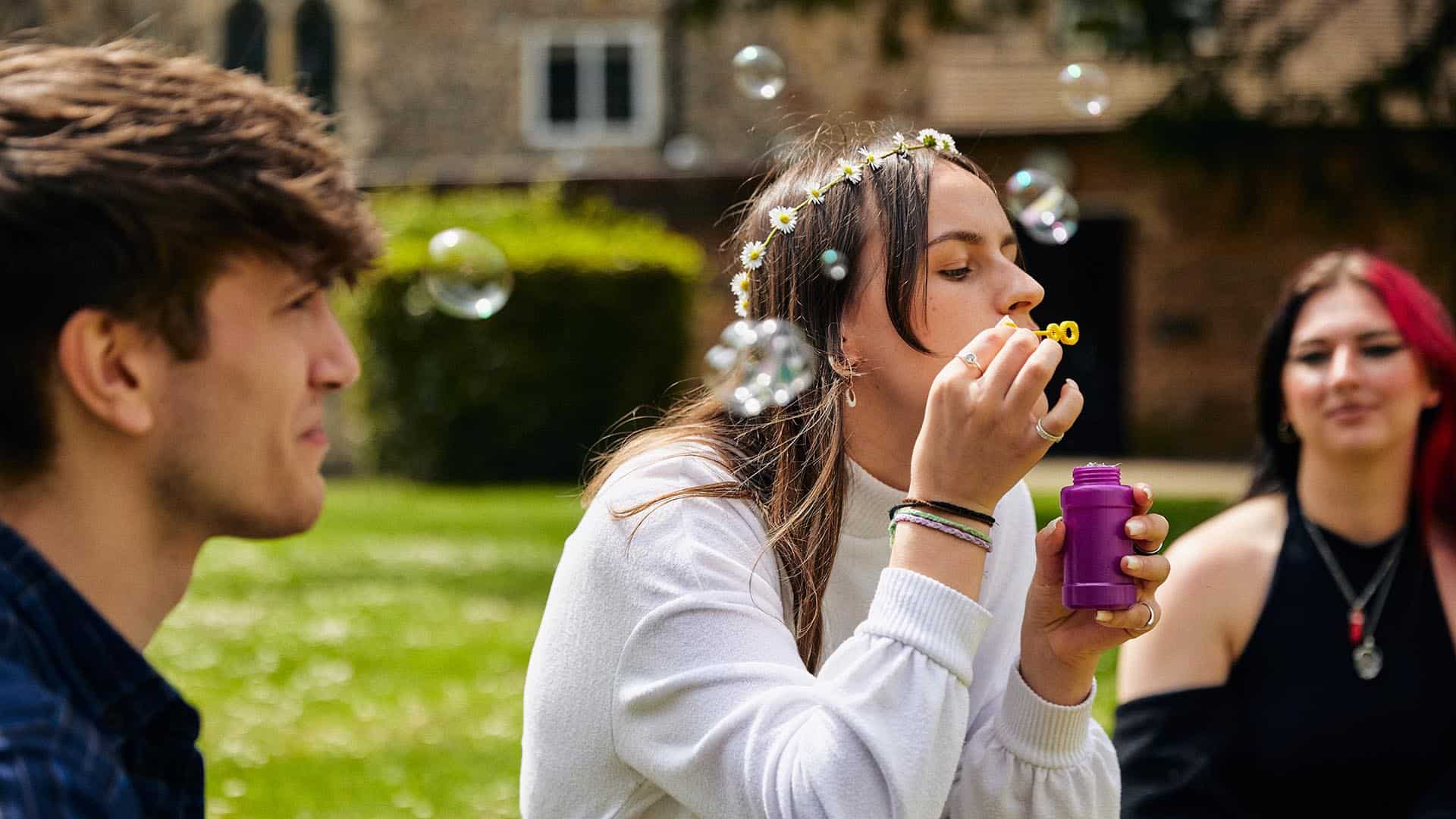 21 Student Chichester Cathedral 1920 X 1080 42