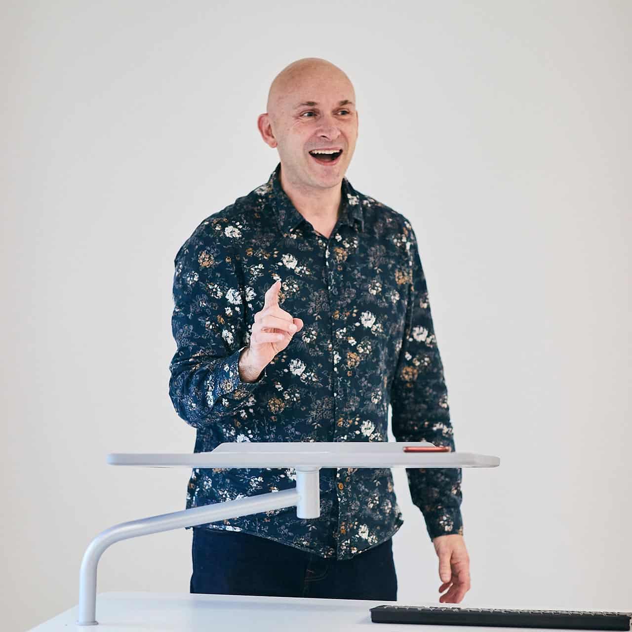 21 Media Class 0013 21 Media Class (5) lecturer teaching a media lecture